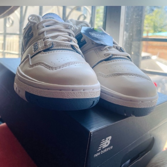 New balance 550 💙🦋🧢🐬 - Picture 3 of 6